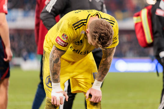Östers målvakt Robin Wallinder deppar