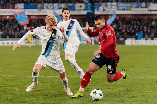 Djurgårdens Theo Bergvall och Östers Vladimir Rodic