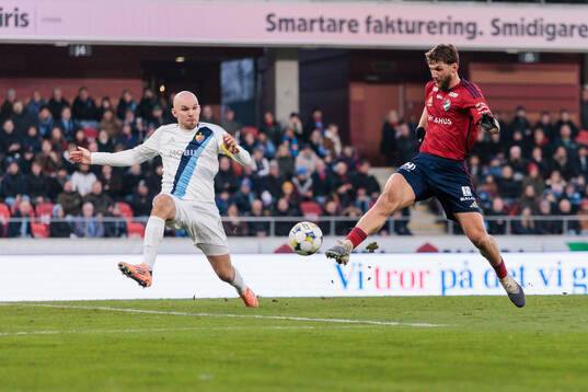 Djurgårdens Marcus Danielson och Östers Alibek Aliev