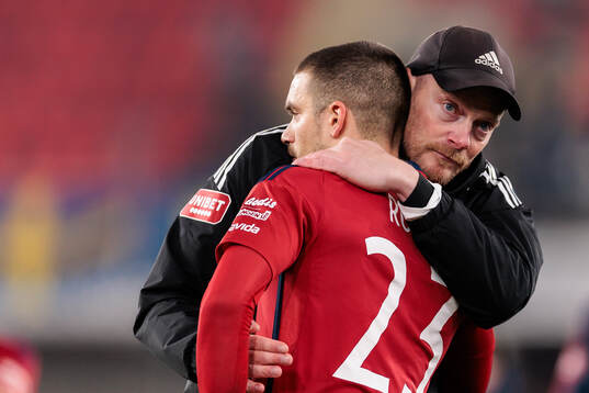 Östers Vladimir Rodic och målvaktstränare Rasmus Rydén