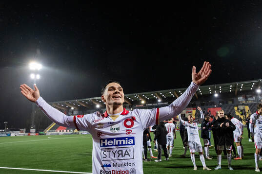 Degerfors Arman Taranis jublar