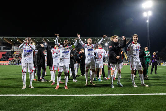 Degerfors Nahom Netabay och Daniel Sundgren jublar