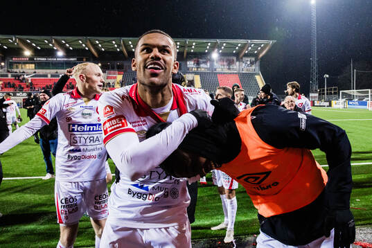 Degerfors Leon Hien jublar