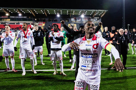 Degerfors Nahom Netabay jublar