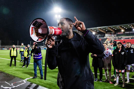 Degerfors tränare Henok Goitom jublar