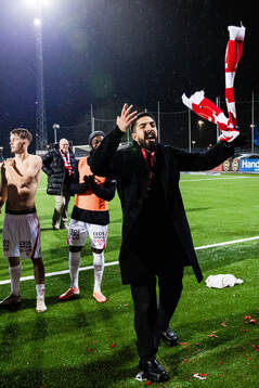 Degerfors assisterande sportchef Sean Sabetkar jublar