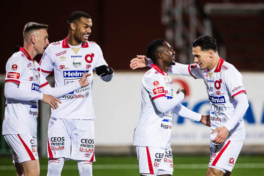 Degerfors Nahom Netabay jublar med Sebastian Ohlsson, Leon