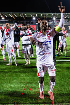 Degerfors Nahom Netabay jublar
