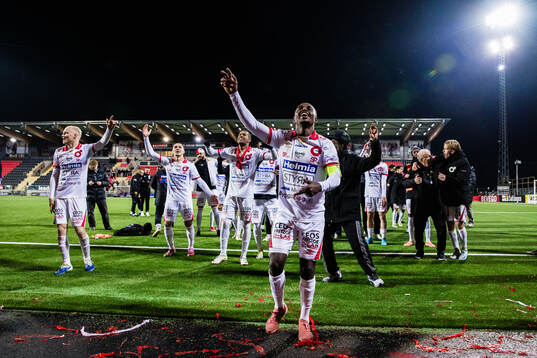 Degerfors Nahom Netabay jublar