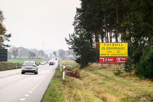 En skylt med texten Mjällby AIF - Svenska mästare 2025