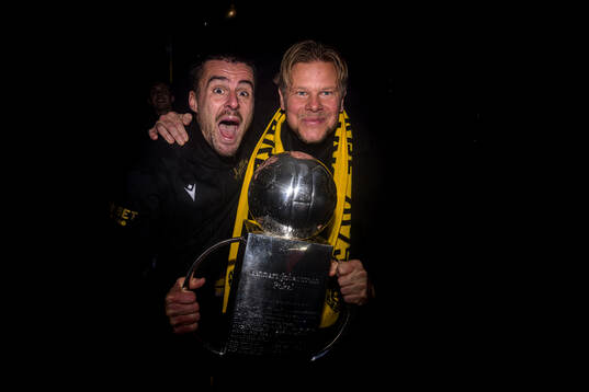 Mjällbys Jesper Gustavsson och scout David Löfquist
