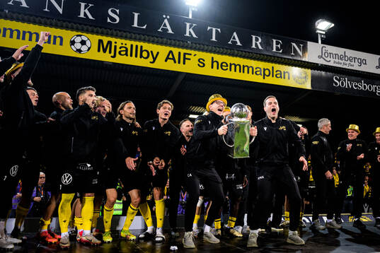 Mjällbys assisterande tränare Christofer Augustsson och