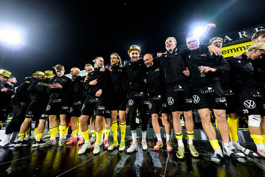 Mjällbys spelare jublar