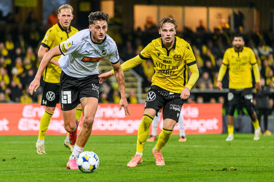 Häckens Silas Andersen och Mjällbys Jeppe Kjaer