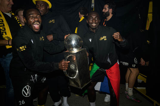 Mjällbys Uba Charles Nwokoma och Abdoulie Manneh  jublar