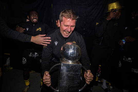 Mjällbys players manager Patrik Andersson jublar med