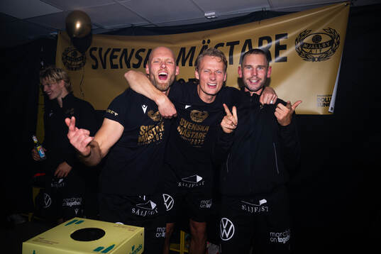 Mjällbys spelare jublar