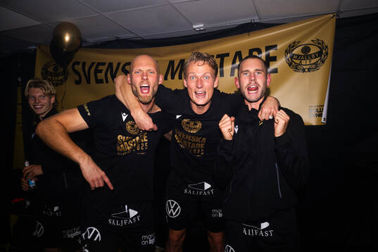 Mjällbys spelare jublar