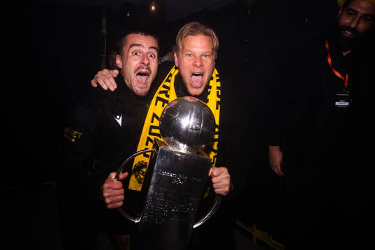 Mjällbys Jesper Gustavsson och scout David Löfquist