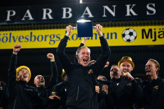 Mjällbys Herman Johansson jublar med Lennart Johanssons