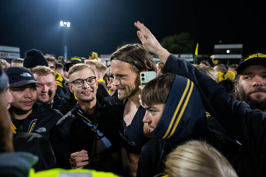 Mjällbys Tom Pettersson jublar