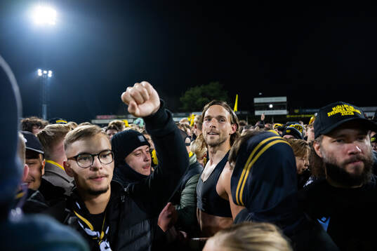 Mjällbys Tom Pettersson jublar