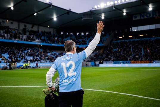 Malmö FFs vd Niclas Carlnén tackas av