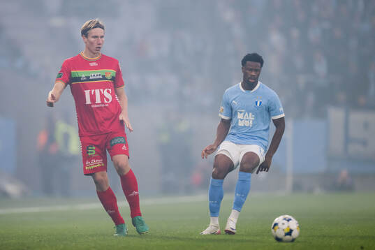 GAISs Robin Frej och Malmö FFs Emmanuel Ekong
