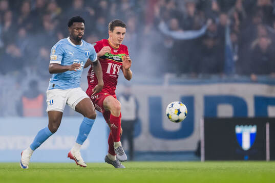 Malmö FFs Emmanuel Ekong och GAISs Oskar Ågren