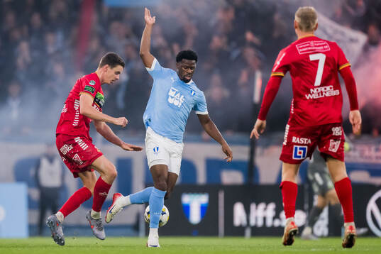 GAISs Oskar Ågren och Malmö FFs Emmanuel Ekong
