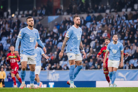 Malmö FFs Gabriel Busanello och Pontus Jansson deppar