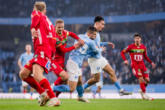 GAISs Gustav Lundgren och Malmö FFs Gabriel Busanello och