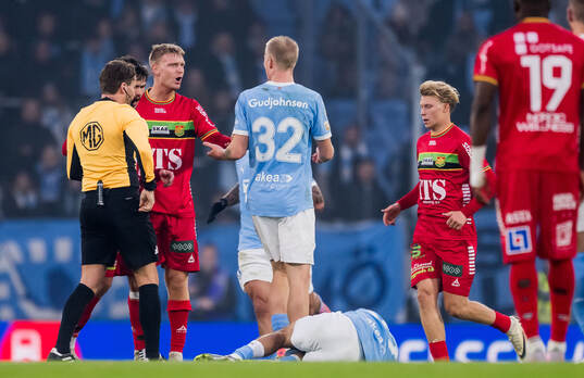 GAISs Joackim Fagerjord och Malmö FFs Daniel Gudjohnsen