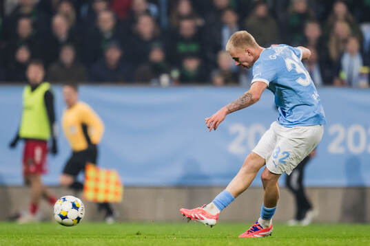 Malmö FFs Daniel Gudjohnsen gör 2-1