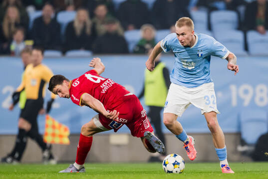 GAISs Oskar Ågren och Malmö FFs Daniel Gudjohnsen