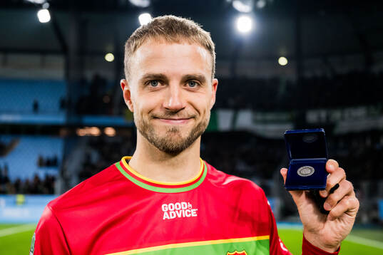 GAISs Gustav Lundgren med sin medalj