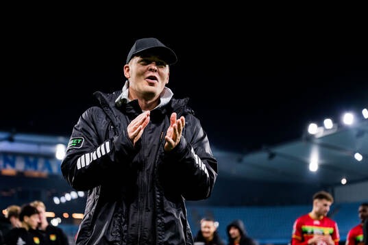 GAISs tränare Fredrik Holmberg jublar
