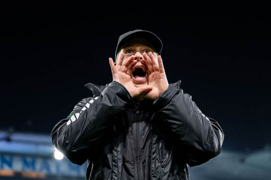 GAIS tränare Fredrik Holmberg jublar