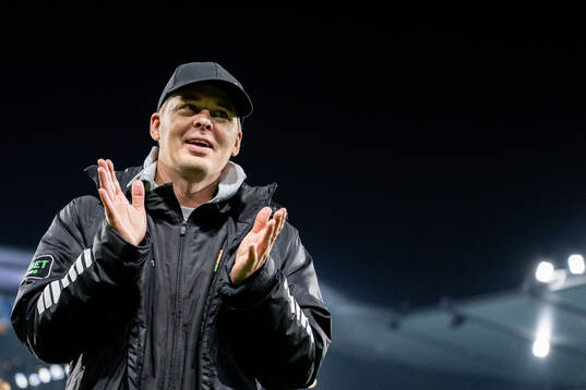 GAIS tränare Fredrik Holmberg jublar