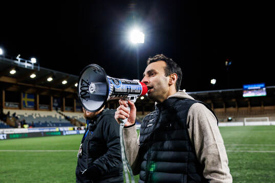 Sirius tränare Andreas Engelmark jublar