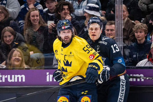 Linus Johansson of Sweden and Jesse Puljujärvi of Finland
