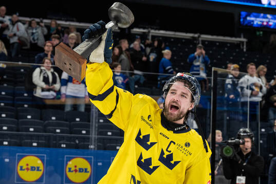 Bläddra bland fler bilder av Ice Hockey, Finland Hockey Games, Finland - Sweden