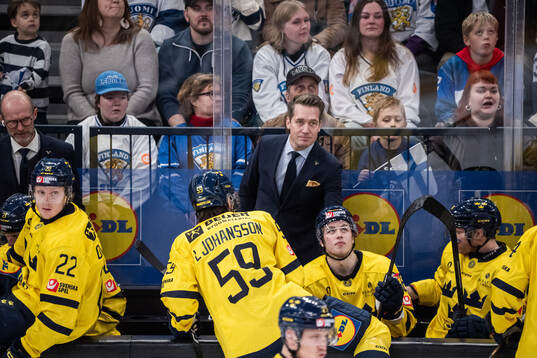 Head coach Sam Hallam of Sweden