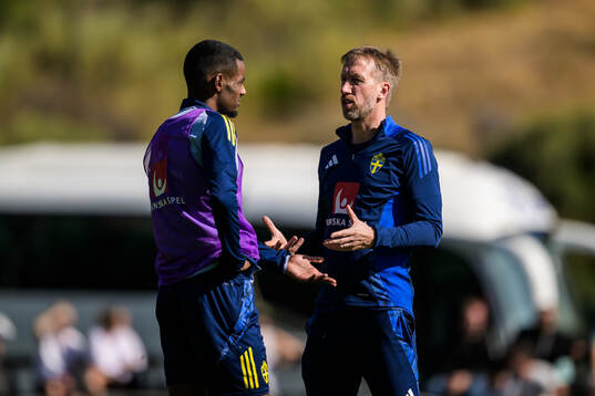 Alexander Isak and head coach Graham Potter of the Swedish