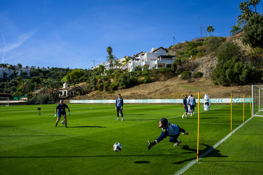 Goalkeeper coach Linus Kandolin and goalkeeper Noel