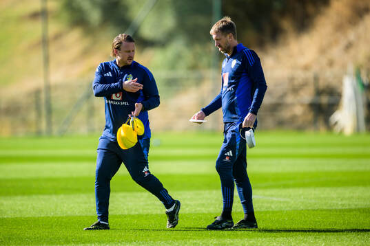 Assistant coach Björn Hamberg and head coach Graham Potter