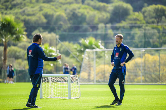 Assistant coach Björn Hamberg and head coach Graham Potter