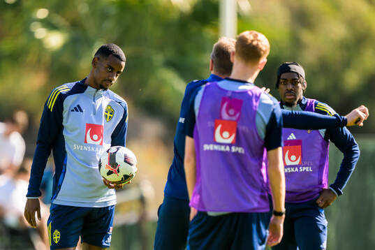 Alexander Isak and Anthony Elanga of the Swedish national