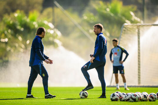 Assistant coach Björn Hamberg and head coach Graham Potter