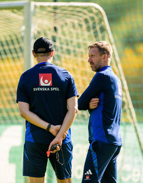 Assistant coach Andreas Georgson and head coach Graham